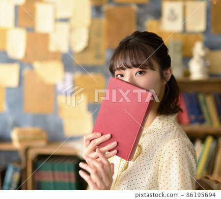 Female portrait 86195694