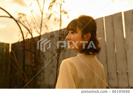 Female portrait 86195698