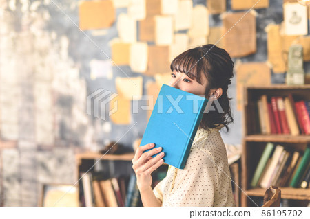 Female portrait 86195702