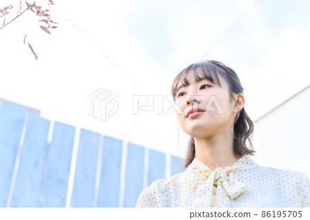 Female portrait 86195705