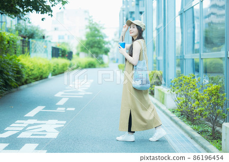 Women walking while drinking iced coffee 86196454