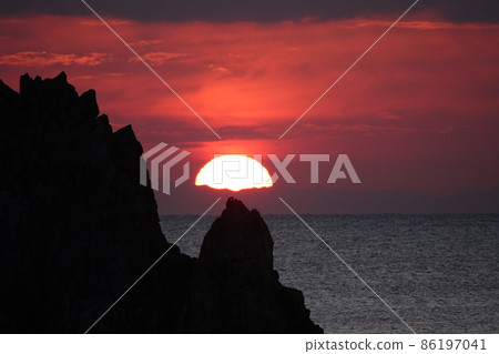 Asahi rising on the Tokushima Nakabayashi coast 86197041