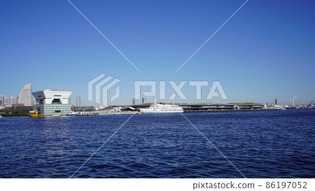 Osanbashi seen from Yokohama Port and Yamashita Park 86197052