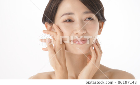中女性保濕感裸露肌膚 中女性保濕感裸露肌膚 86197148