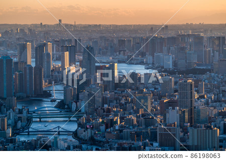 《Tokyo》 Twilight in the center of Tokyo 86198063
