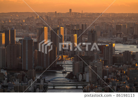 《Tokyo》 Twilight in the center of Tokyo 86198113