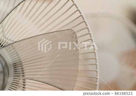 Dust on the fan blades 86198521