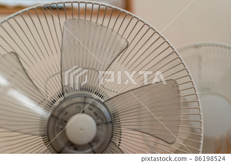 Dust on the fan blades 86198524