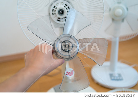 Remove the fan blades Remove the fan blades 86198537