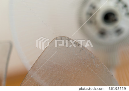 Dust on the fan blades Dust on the fan blades 86198539