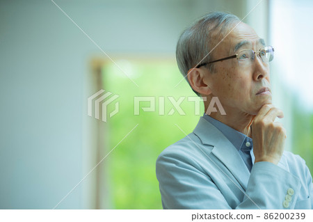 思考的老人 思考的老人 86200239
