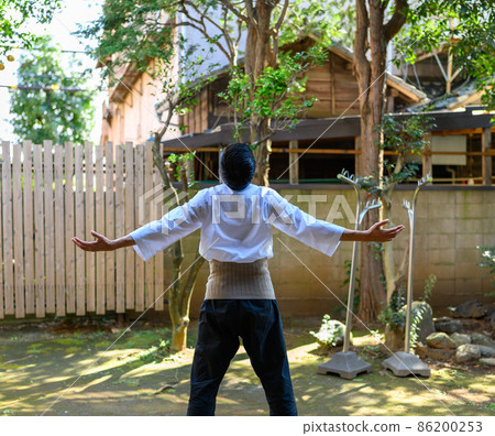 一個老男人的形象 86200253