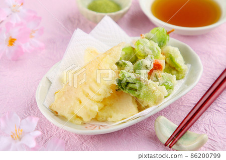 Cooked rice and tempura using seasonal ingredients Cooked rice and tempura using seasonal ingredients 86200799