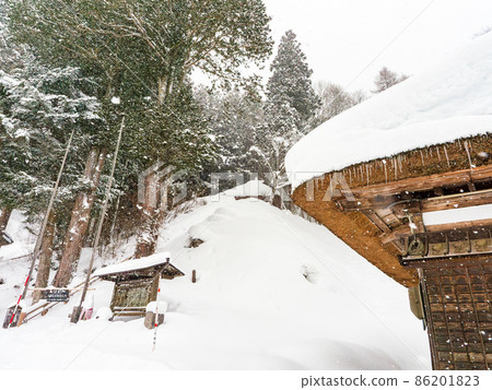 大內宿的冬天風景與厚厚的積雪 86201823