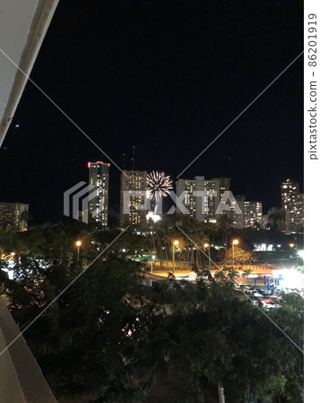 從酒店門廊看到的威基基煙花 從酒店門廊看到的威基基煙花 86201919