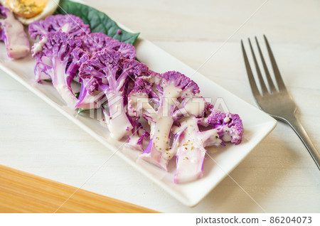 未加工的紫花沙拉 未加工的紫花沙拉 86204073