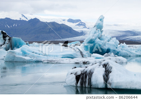 Icebergs on water, Jokulsarlon glacial lake, Iceland Icebergs on water, Jokulsarlon glacial lake, Iceland 86206644