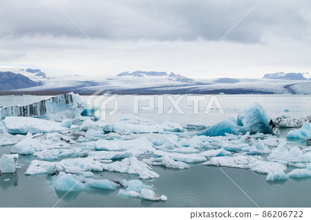 Icebergs on water, Jokulsarlon glacial lake, Iceland Icebergs on water, Jokulsarlon glacial lake, Iceland 86206722
