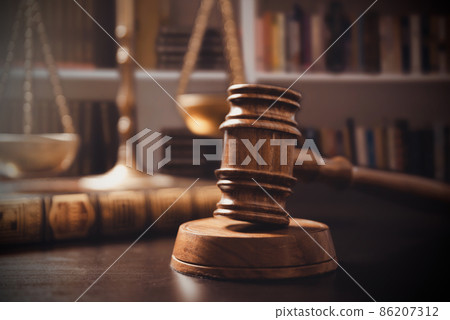 Judge's gavel and scale. Law and justice system 86207312