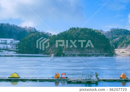 冶釣[冬天的三津湖] 86207720