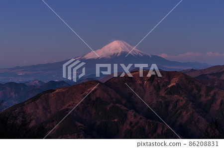 Mt. Fuji and Morgenroth at dawn from the top of Mt. Oyama in the Tanzawa Mountains Mt. Fuji and Morgenroth at dawn from the top of Mt. Oyama in the Tanzawa Mountains 86208831