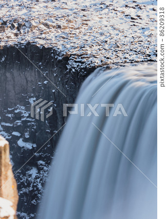 Spectacular silk water stream over the rocks 86209318