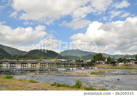渡月橋和小倉山 / 愛宕山 86209335