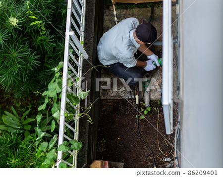 Home remodeling outdoor unit dismantling 86209401