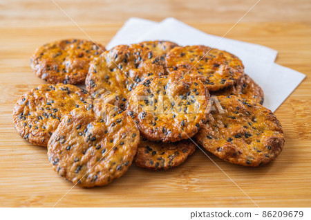 Sesame rice crackers Sesame rice crackers 86209679