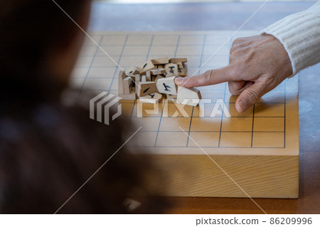 Senior woman playing shogi mountain scraps 86209996