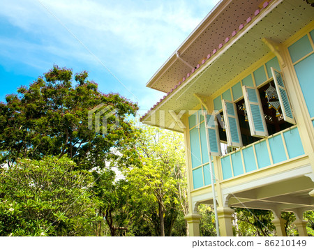 Retro building of old palace as tourist attractions Retro building of old palace as tourist attractions 86210149