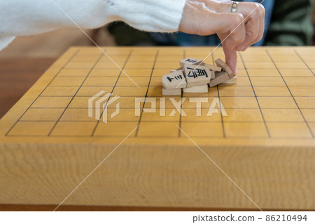 Senior woman playing shogi mountain scraps 86210494