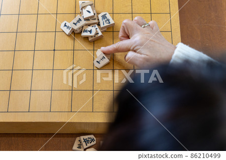 Senior woman playing shogi mountain scraps Senior woman playing shogi mountain scraps 86210499