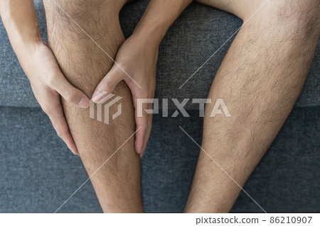 Man get hurt at his legs. 86210907
