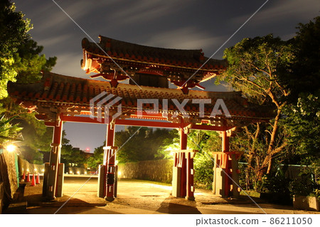 沖繩縣那霸市守禮門首里城夜景 86211050