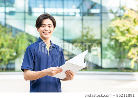 Young male long-term care staff shooting cooperation "LINK FOREST" 86211891