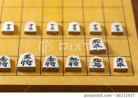 Shogi pieces lined up with the shogi board 86211937