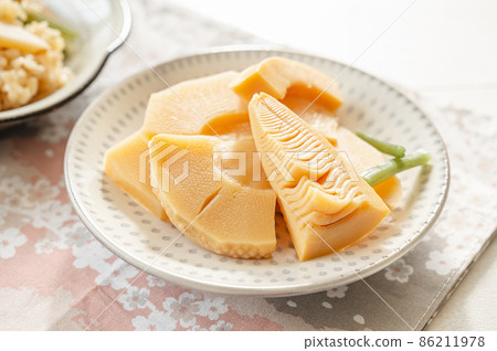 Simmered bamboo shoots 86211978