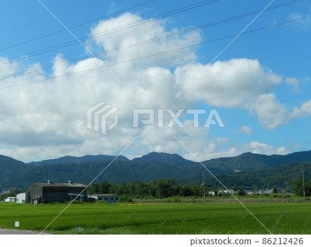 滋賀縣港南市清爽的夏日天空 86212426