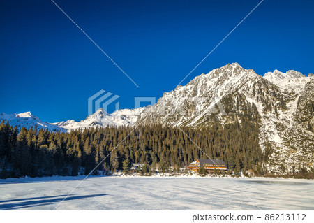 Mountain landscape with frozen tarn at winter season. 86213112