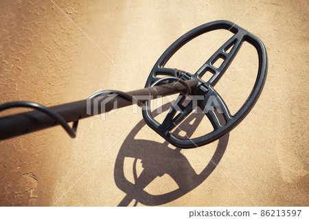 metal detector in action 86213597