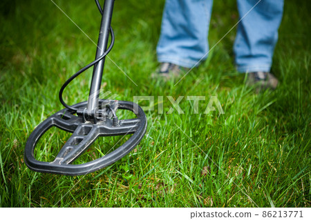 metal detector in action 86213771
