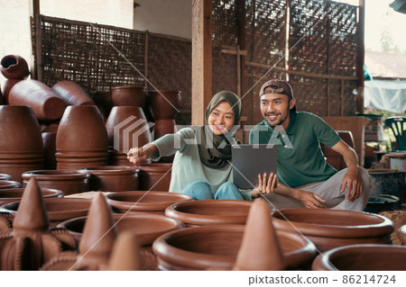 businesswoman and businessman man with pointing finger holding a pad businesswoman and businessman man with pointing finger holding a pad 86214724