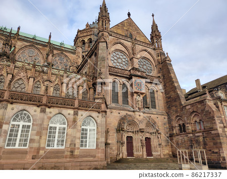 Cathedral of Our Lady or Cathedrale Notre-Dame de Strasbourg, Cathedrale de Strasbourg, Strasbourg Minster in Strasbourg, France. The Roman Catholic cathedral was built in 1176-1439 in Romanesque. Cathedral of Our Lady or Cathedrale Notre-Dame de Strasbourg, Cathedrale de Strasbourg, Strasbourg Minster in Strasbourg, France. The Roman Catholic cathedral was built in 1176-1439 in Romanesque. 86217337