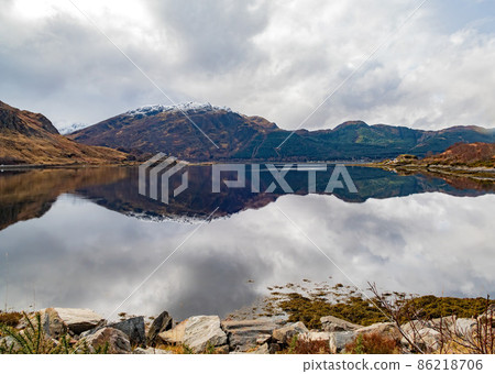 Sunny view of the beautiful lake, reflection on Causeway 86218706