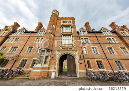 Entrance of the Selwyn College of Cambridge University 86218859