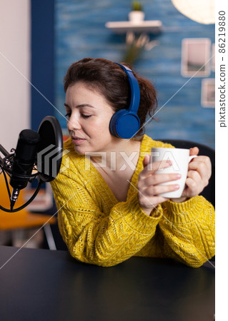 Social media influencer answering listeners question during online livestream Social media influencer answering listeners question during online livestream 86219880