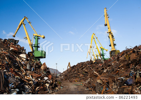 scrap metal loading scrap metal loading 86221493