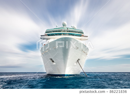 Cruise ship 86221836