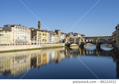 Ponte Vecchio in Florence, Italy 86222012